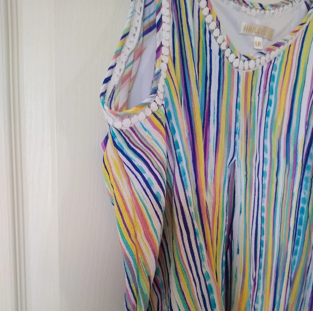 Hailey lyn beachside size S striped NWOT cold shoulder lined blouse - Picture 3 of 3